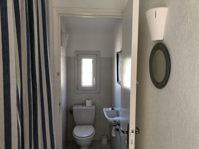 toilette séparée + lave main au 1er étage