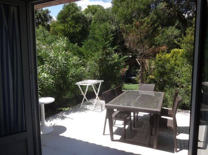 terrasse avec barbecue